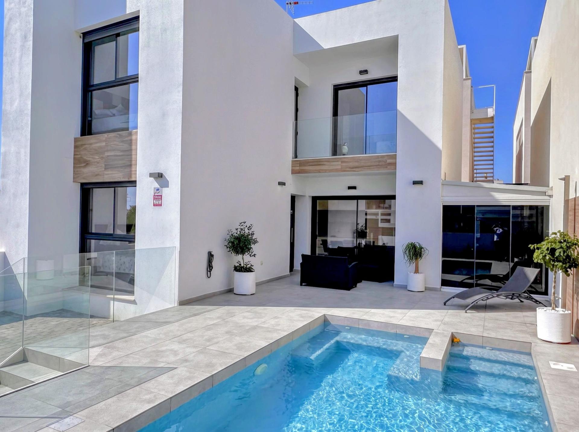 Detached 5-Bedroom Villa with Private Pool and Converted Underbuild in Rojales
