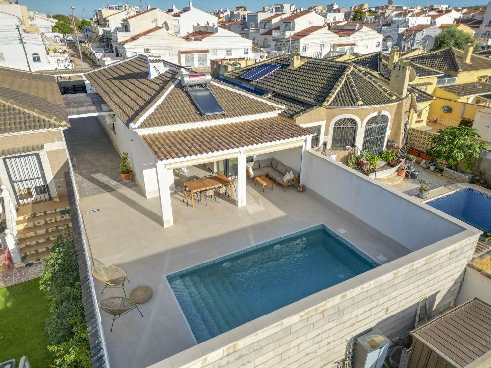 Villa in Torrevieja — image 1