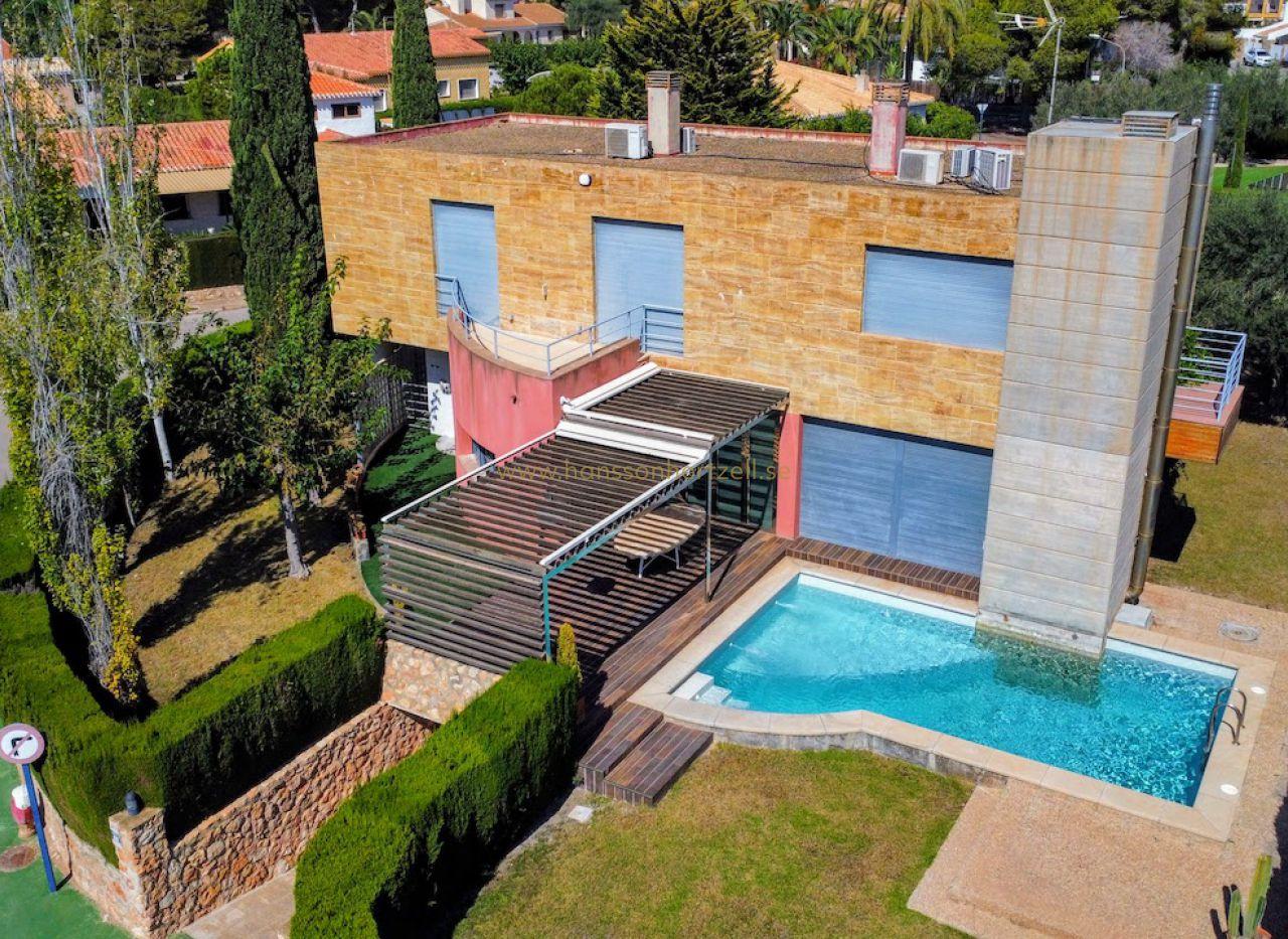 Luxury Villa in Campoamor, Orihuela Costa - Exclusive 5-Bedroom Proper