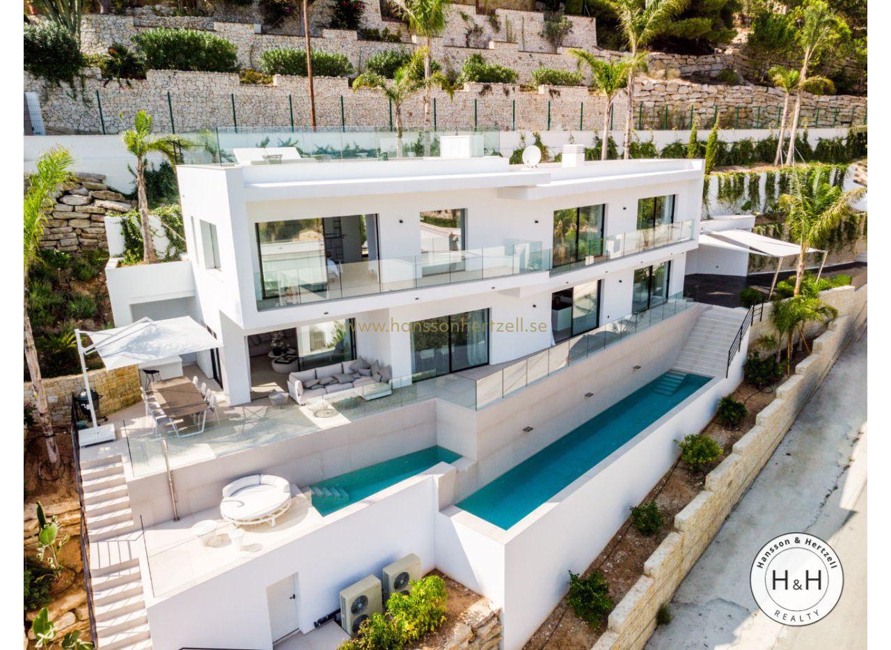 Villa in Porticholl, Javea — image 1