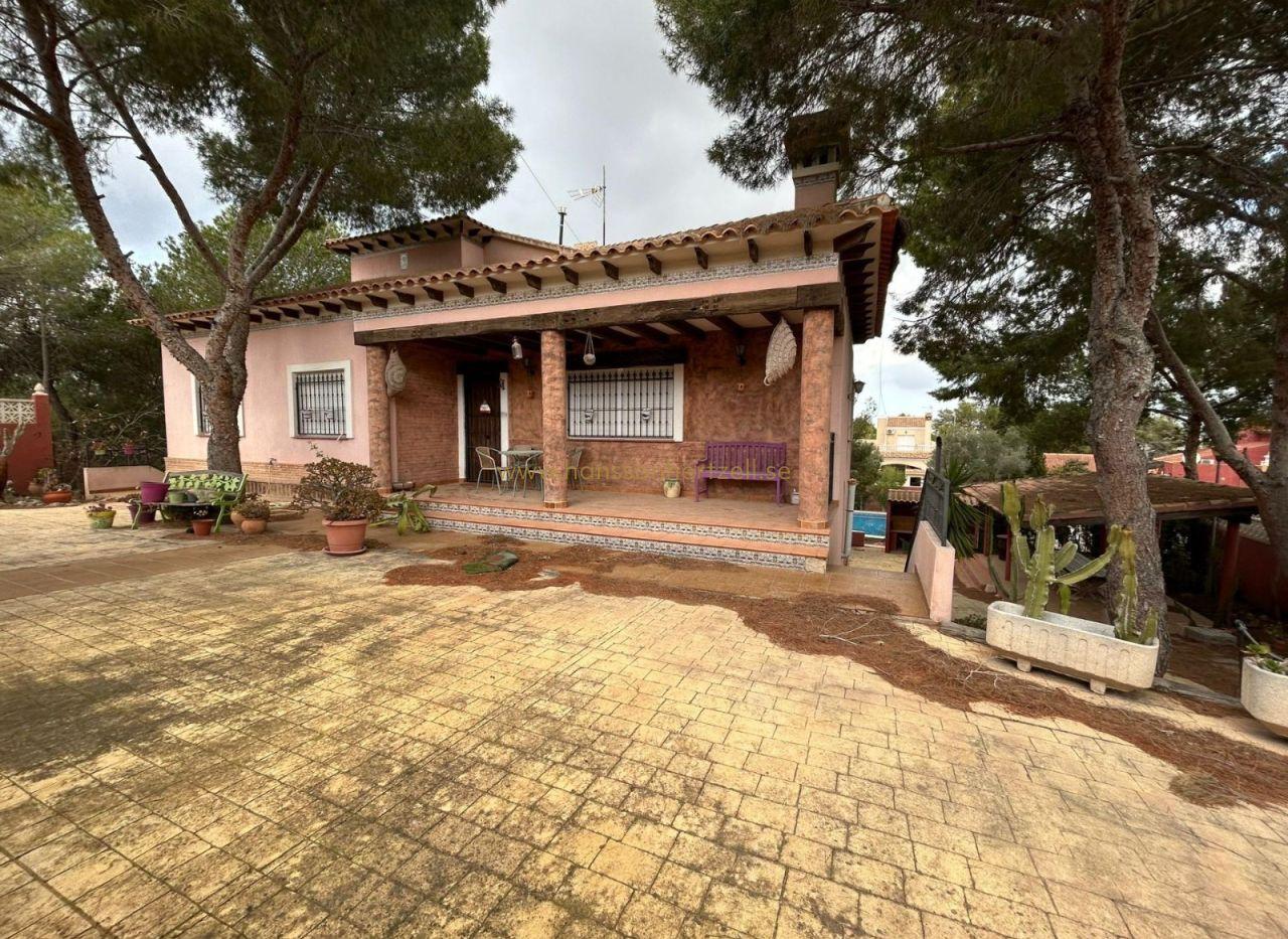 Villa in San Miguel de Salinas — image 1