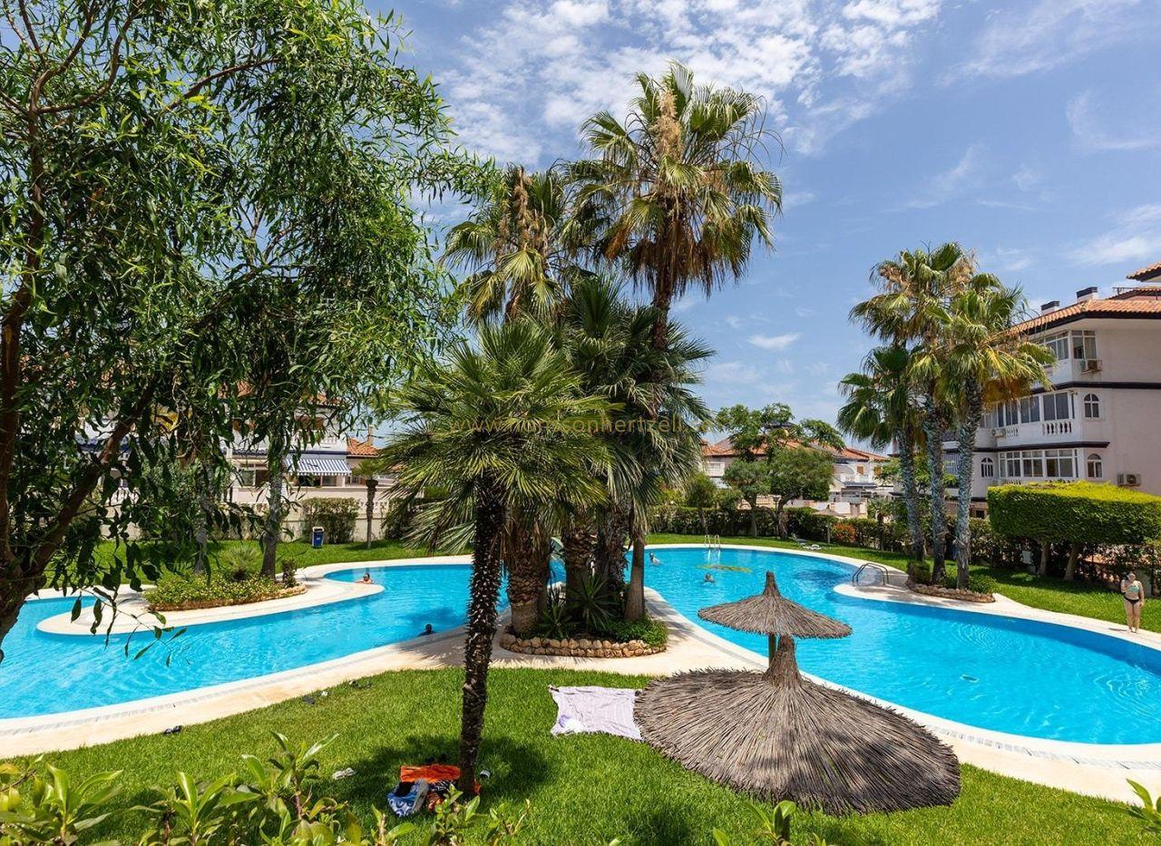 Furnished Bungalow for Sale Torrevieja - 2 Bed, Beach 500m — image 1