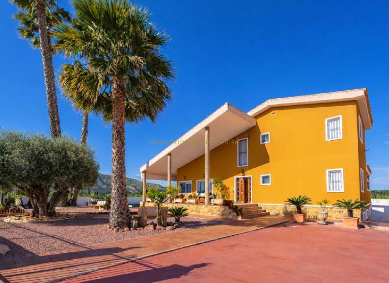 Country Villa with Pool in Orihuela | 5 Bed | €675,000