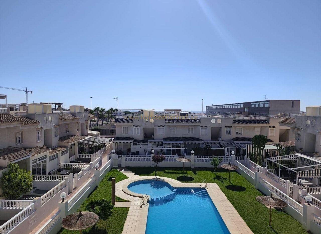 2-Bed Bungalow Torrevieja | Solarium & Pool €155K