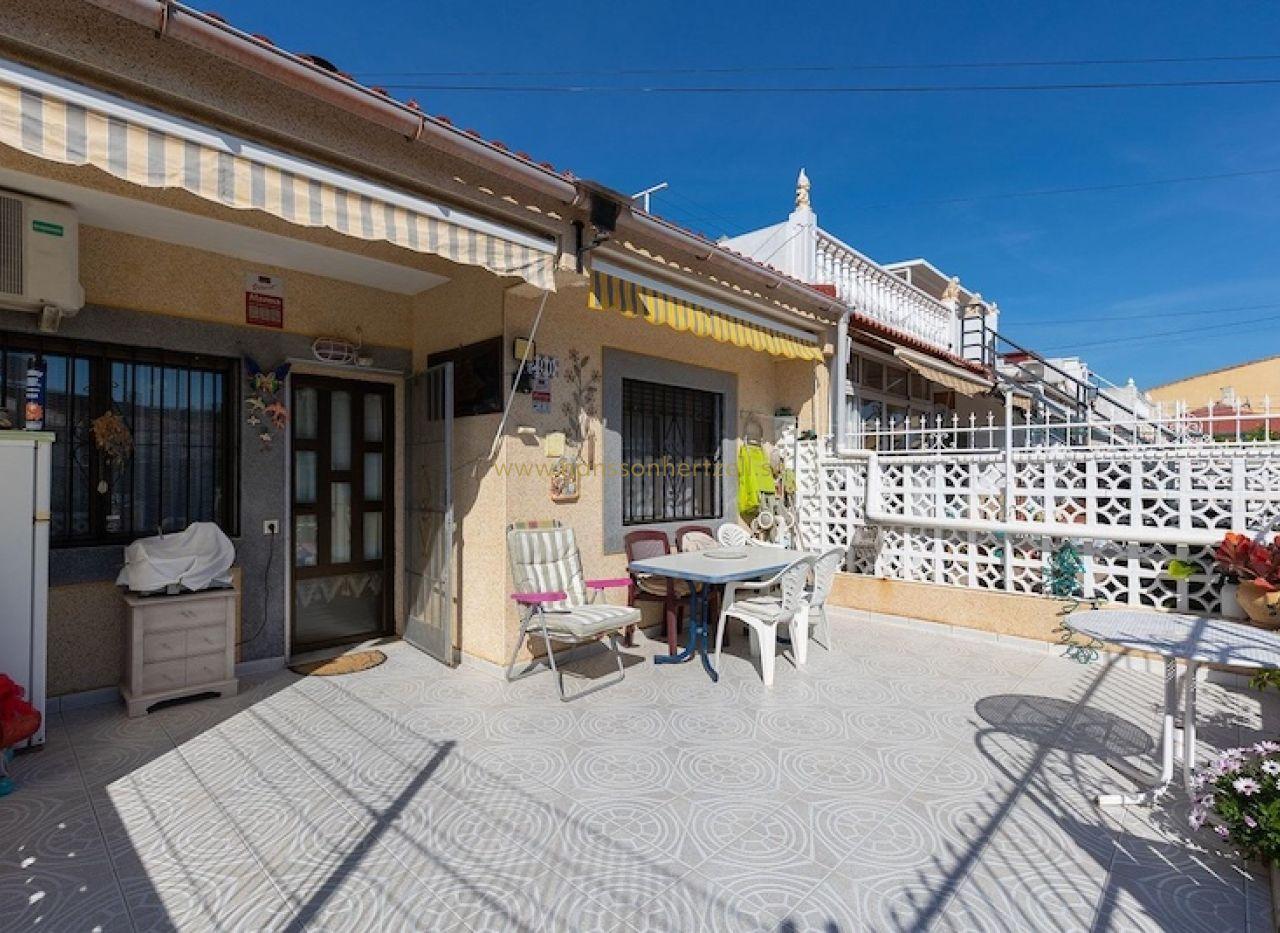 Bungalow in Torrevieja | South-Facing Plot – €125,000