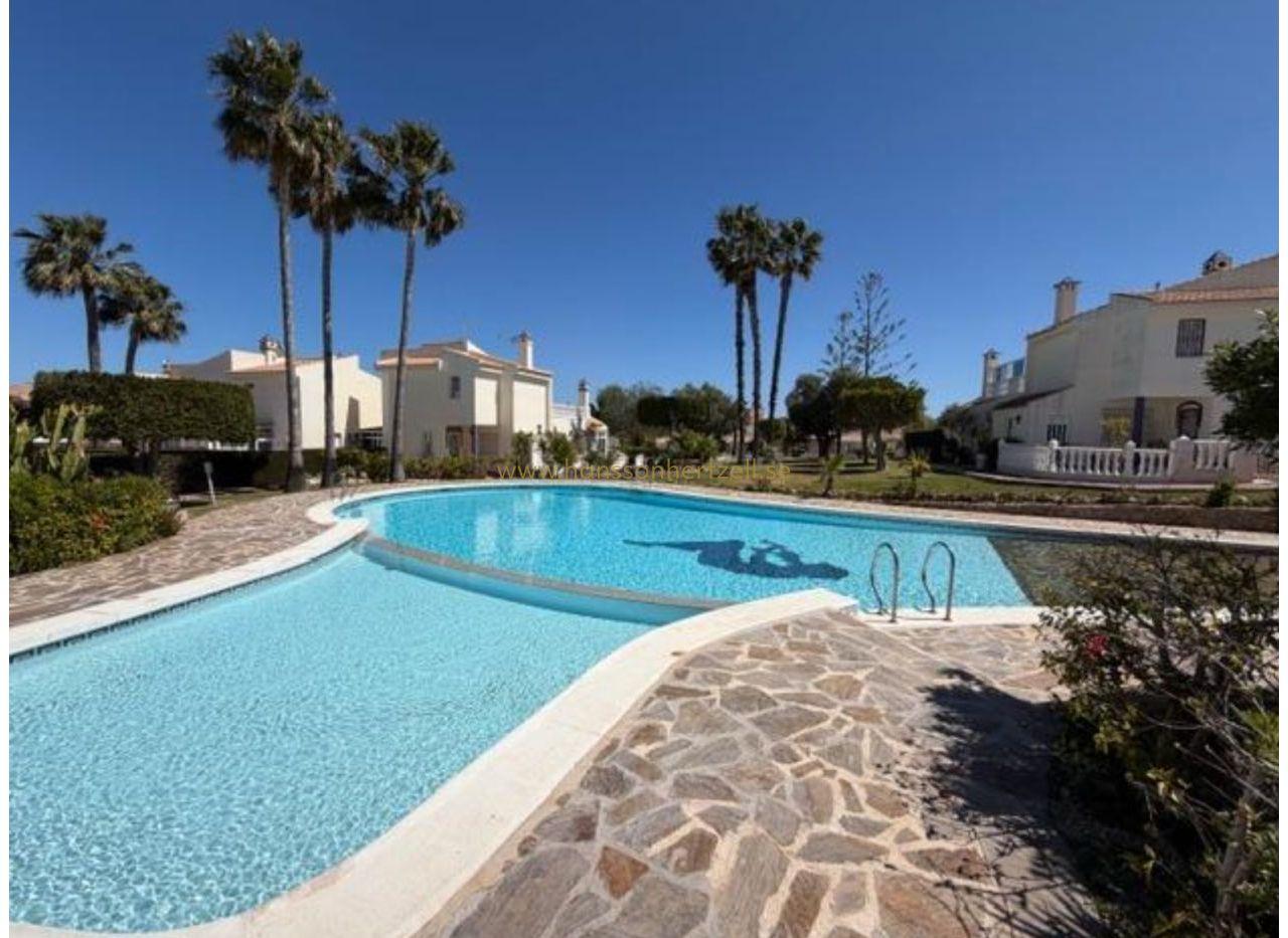 Renovated Bungalow in Los Altos Torrevieja | Pool | €142,000