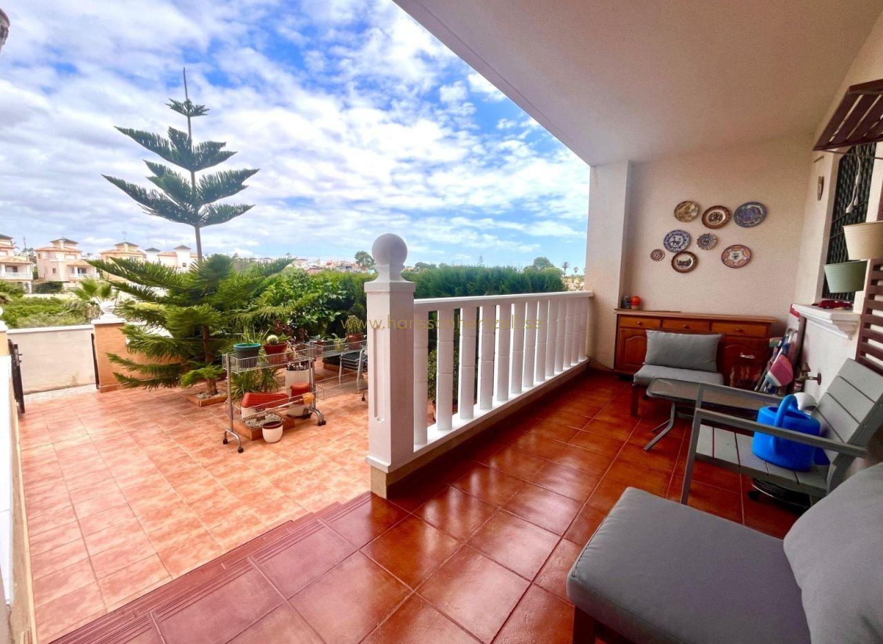 Bungalow in Lomas de Cabo Roig | Terrace & Pool