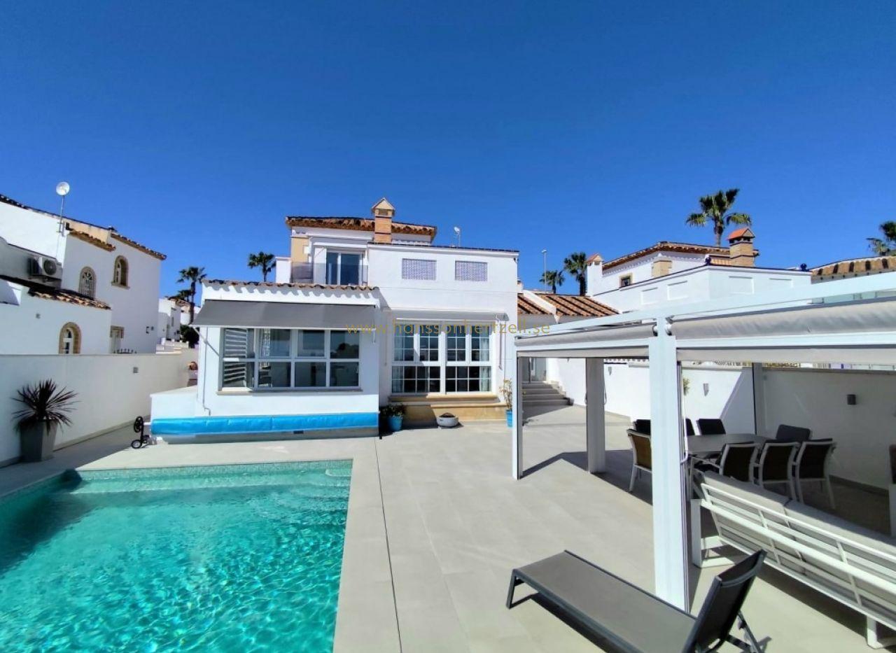 Renovated Villa in Villamartin | Pool & Sea Views — €599,950