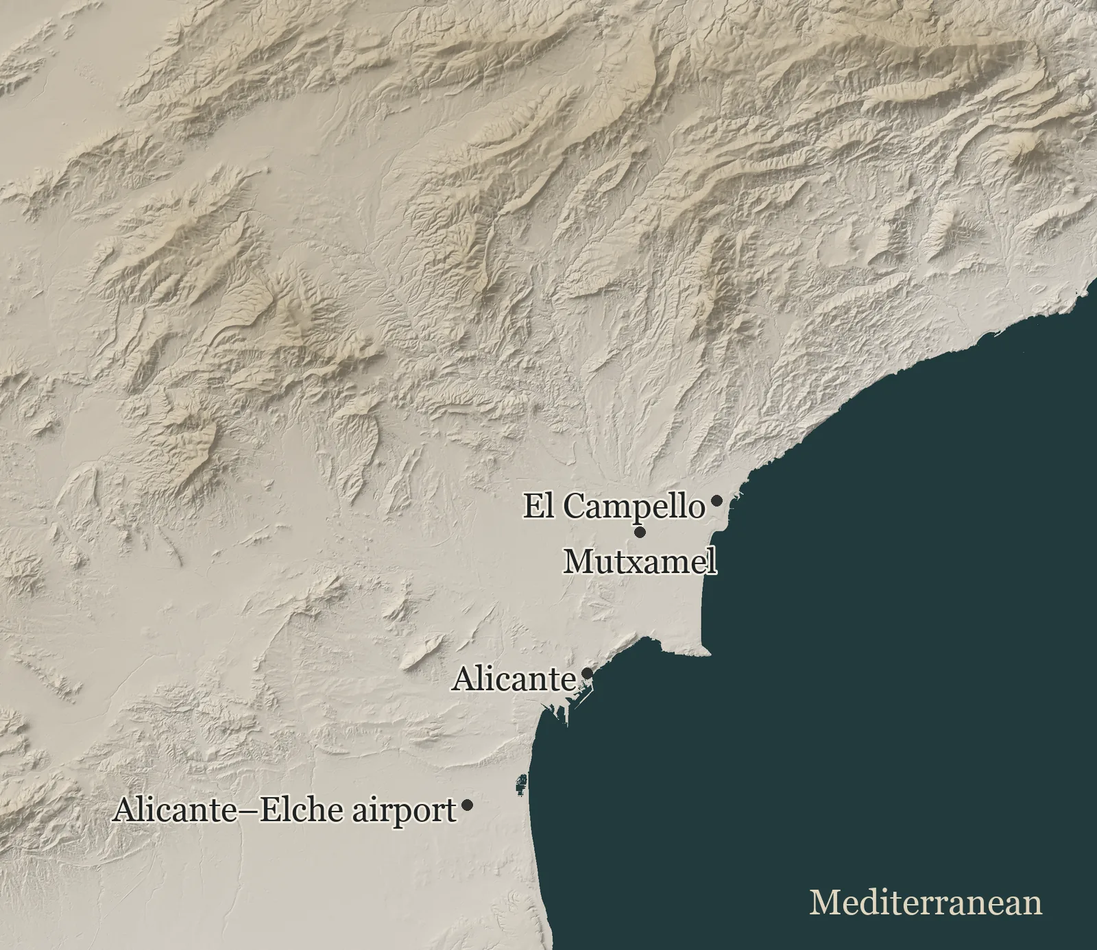 Reliefkarta över bergen norr om Alicante ned till Medelhavskusten och flygplatsen, med området för POLARIS markerat